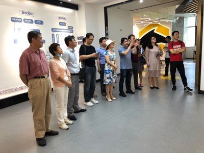 中南大學(xué)上海校友會走進(jìn)常熟鐵馬營孵化器與世界聯(lián)合學(xué)院 共探創(chuàng)新教育與企業(yè)孵化新路徑